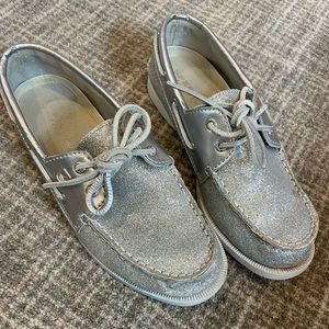 Sperry silver glitter topsider size 2. Good condition!